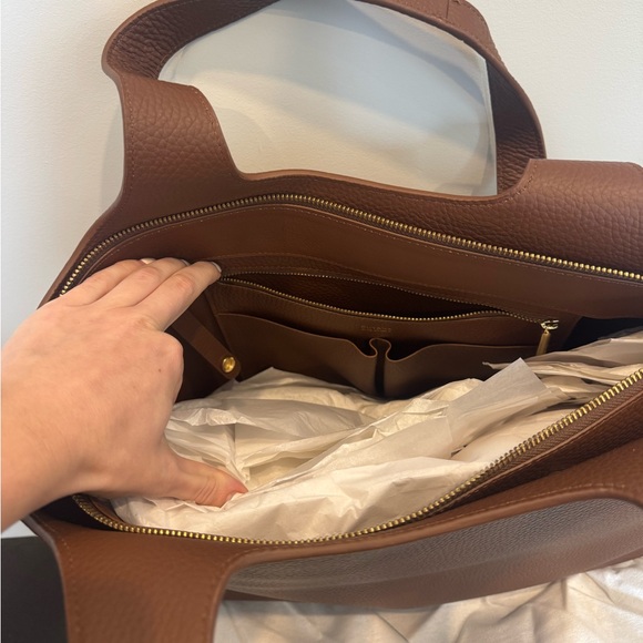 Cuyana “System” Zipper Tote, Dark Chestnut Tote (16 inch) with Shoulder Strap - Picture 7 of 10